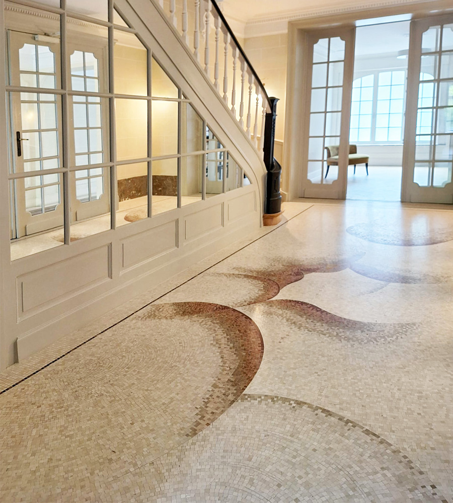 Art in situ, mosaique en marbre créée par Guillaume Bottazzi à Bruxelles.