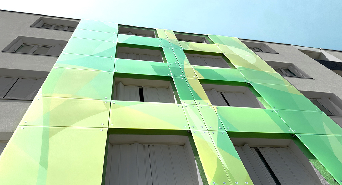 Emaux sur verre, pose en façade, art in situ, Guillaume Bottazzi