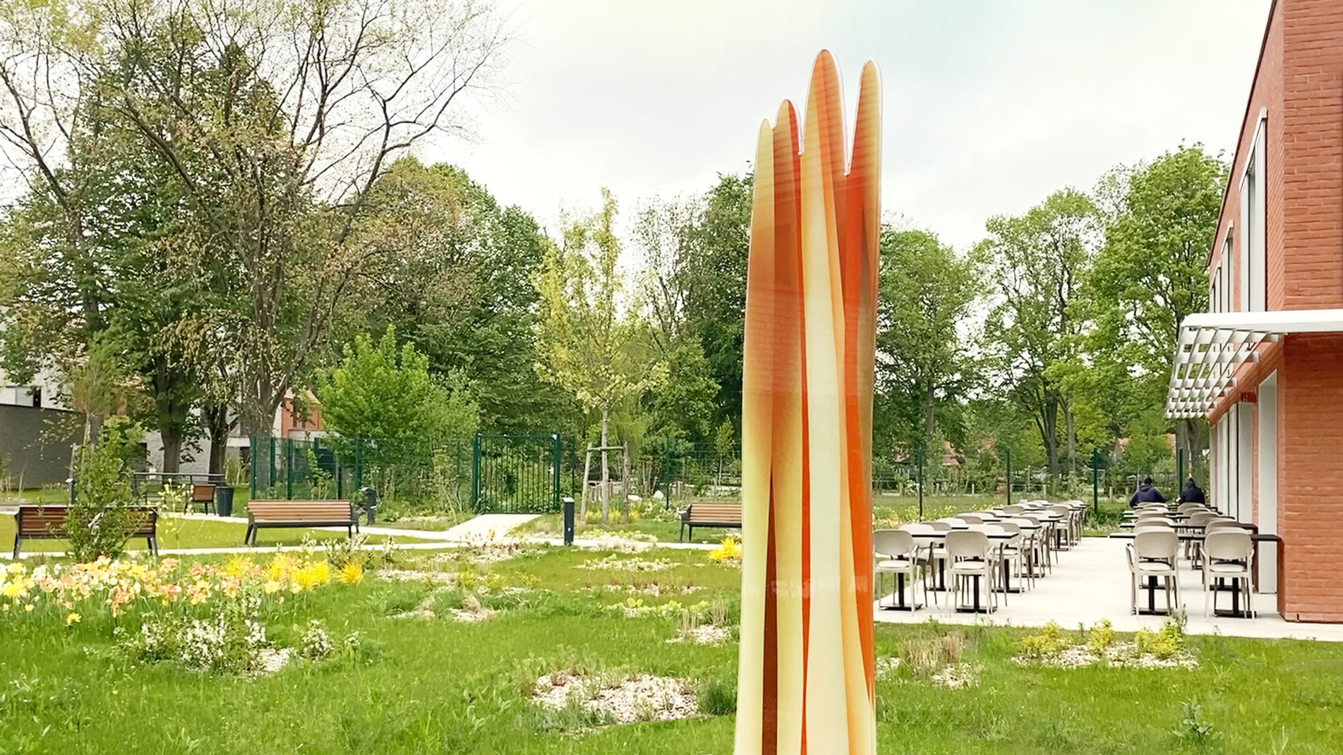 Art public in France: this 3 meters high sculpture designed by Guillaume Bottazzi is made of enamels.
