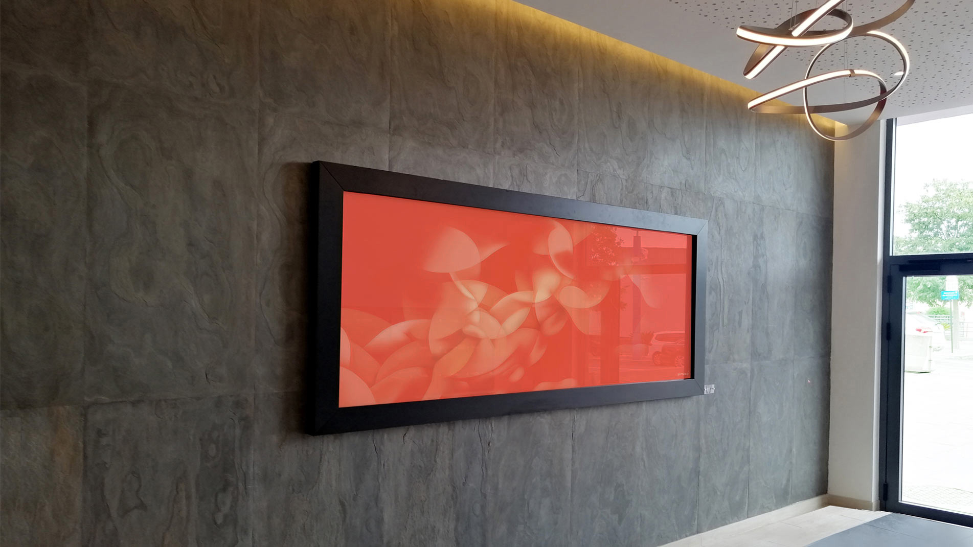 Art public Côte d'Azur : oeuvre abstraite aux tons corail de Guillaume Bottazzi composée d'émaux sur verre à proximité de cannes.